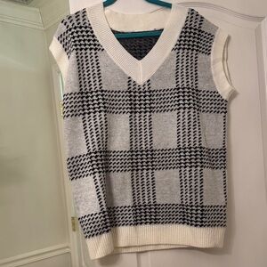 SHEIN Monochrome Knit Sweater Vest